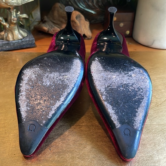 RARE! Salvatore Ferragamo Lace-Up Crushed Velvet Pumps - Picture 14 of 16